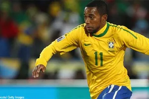 Alves bất ngờ ra tù, còn Robinho đối mặt mức án 9 năm tù