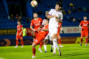 Các tuyển thủ nhạt nhòa trên sân Bình Dương