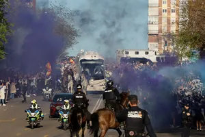 Chùm ảnh nóng bỏng của trận chung kết sớm Real Madrid - Man. City