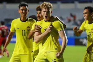 Hai mũi nhọn Fergus, Luqman đe dọa cầu môn Quan Văn Chuẩn của U-23 Việt Nam