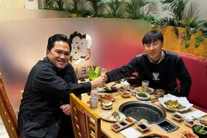 Kim Sang-sik chuẩn bị đến Việt Nam, ông Shin Tae-yong được gia hạn hợp đồng