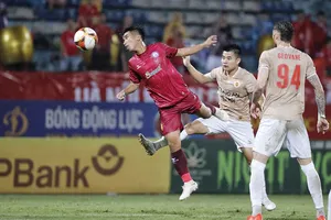 CA. Hà Nội 2 năm, 5 HLV và lời hứa “chưa ráo mực” của Kiatisak