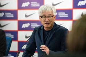 Ở nhà vì nhiễm COVID-19, HLV Tsutomu Ogura của tuyển Singapore làm Trung Quốc mát lòng