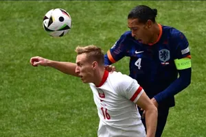 Tuyển Hà Lan thắng nhưng không còn bay