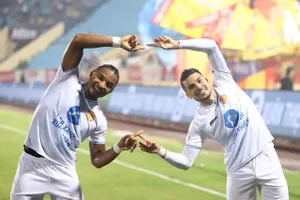 Hat trick của tay săn bàn Rafaelson giúp TX. Nam Định vô địch sớm 1 vòng đấu