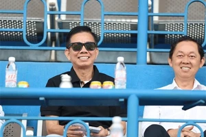 HLV Hoàng Anh Tuấn không về B. Bình Dương, đội bóng đất Thủ tìm HLV trưởng như... MU 