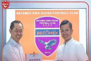 HLV Hoàng Anh Tuấn ngồi ghế nóng B. Bình Dương