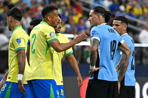 Ai cũng đánh bại được Brazil