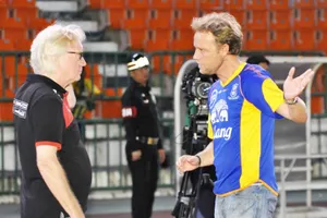 Thú vị với “chồng” hồ sơ ứng viên có HLV Park Hang-seo và Troussier