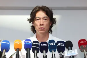 Nghi ngờ ăn chặn tiền thuê HLV, Hàn Quốc ra lệnh kiểm toán LĐBĐ