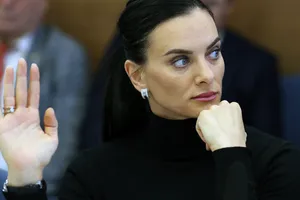 Huyền thoại nhảy sào Yelena Isinbayva, người Nga cuối cùng rời Ủy ban Olympic Quốc tế