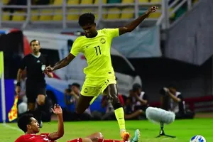 “Tự bắn vào chân mình", Úc và Malaysia thua ở bán kết giải Đông Nam Á