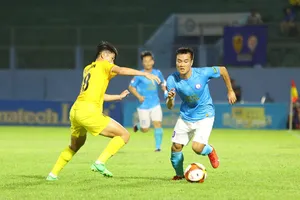 “Bão khó khăn” kinh tế có đẩy lùi giải hạng nhất?!