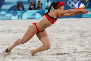 Chùm ảnh vẻ đẹp bóng chuyền bãi biển Olympic Paris 2024 