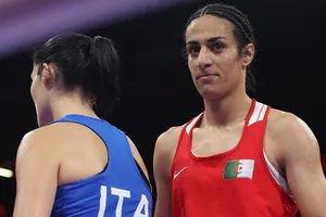 Cú Knock out của tay đấm nữ gây bão mạng 