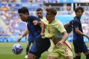 “Bò tót” khuất phục “chiến binh Samurai”