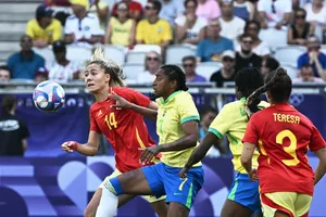 Brazil chặn đứng nhà vô địch World Cup, bóng đá đâu như toán học