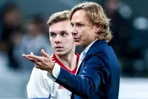 Danh sách sang Việt Nam của HLV Valery Karpin lại bị dư luận chỉ trích