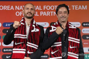 Tuyển Hàn Quốc dùng hai trợ lý Bồ Đào Nha như “thám tử” cho HLV Hong Myong-bo