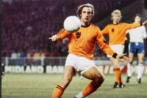 Huyền thoại Johan Neeskens đòi trả công 400 USD/giờ khi trả lời báo chí ở Việt Nam