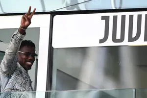 Paul Pogba muốn đóng phạt nhiều hơn để được trở lại bóng đá sớm