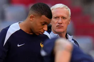 HLV Didier Deschamps cảnh báo báo chí đừng dùng từ nhạy cảm để chỉ Mbappe