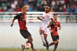 Danh thủ Keisuke Honda, mệt lắm đôi chân này