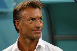 Cựu HLV Nam Định Herve Renard tìm cách “nắm cổ chuột túi”