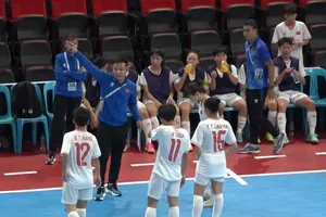 Tuyển Việt Nam đánh bại Indonesia tạm lên ngôi đầu bảng