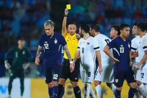 HLV Kim Sang-sik bị đồng nghiệp Capellas “tung hỏa mù”