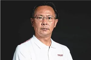 HLV Ong Kim Swee sang Indonesia làm thuyền trưởng đội bóng con trai của cựu Tổng thống