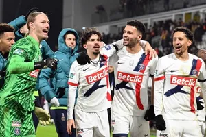 Tai nạn của Donnarumma là cơ hội cho thủ môn Matvei Safonov