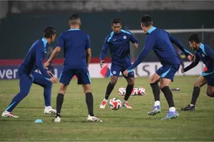 Đội tuyển Singapore 'leo núi' ở Việt Trì