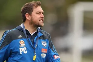 HLV Peter Cklamovski chính thức “tuyên chiến” với HLV Kim Sang- sik