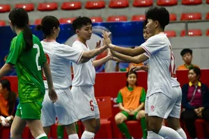 Tuyển Việt Nam biến King Lok Lan thành cô thủ môn tội nghiệp