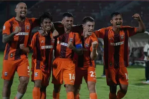 HLV Mano Polking tung đội hình B tiếp đại diện Indonesia