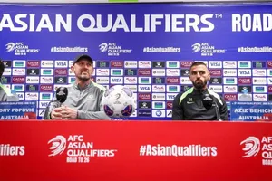 HLV Tony Popovic: “Tôi chuẩn bị mọi phương án, không quan tâm Patrick Kluivert là ai”