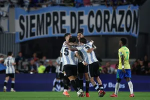 Thê thảm Brazil, đối trọng của HLV Kim Sang-sik tự hào, đội Iran nối bước Nhật Bản 