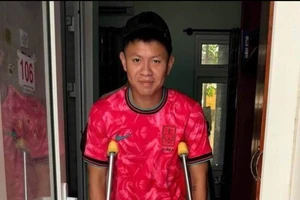 Sân quốc gia mà hết Úc chê đến V- League cũng chê sau vụ Vũ Tiến Long đứt dây chằng