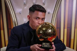 Quả bóng vàng thứ tư liên tiếp cho đối thủ đáng gờm của tuyển Việt Nam