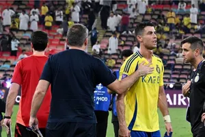 Ronaldo tan vỡ giấc mơ vàng