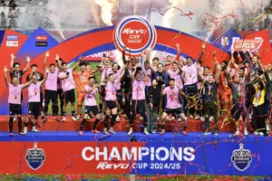 Cú ăn bốn hoàn tất, Buriram cầu được ước thấy