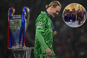 Hai cầu thủ của PSG diện kiến Tổng thống Pháp Macron ra sao?