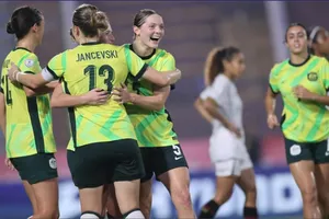 Tuyển Việt Nam làm sao đánh bại Úc?