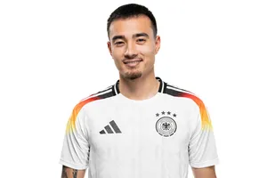 Câu chuyện về “cầu thủ di sản”