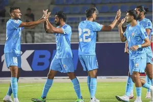 Sau Quế Ngọc Hải đến Soirov bị thủ môn Gurpreet cản phá quả phạt đền