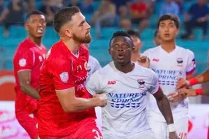 HLV Mano Polking hú hồn có được 3 điểm phút cuối