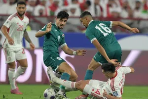 UAE dùng 5 chuyên cơ chở fan đến Basra “át vía” tuyển Iraq