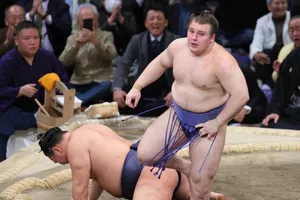 VĐV người Ukraine trở thành nhà vô địch Sumo trên đất Nhật Bản