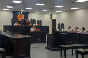 Xử vụ cựu Chủ nhiệm Đoàn Luật sư TP Hà Nội bị xúc phạm, vắng cả bị cáo lẫn bị hại